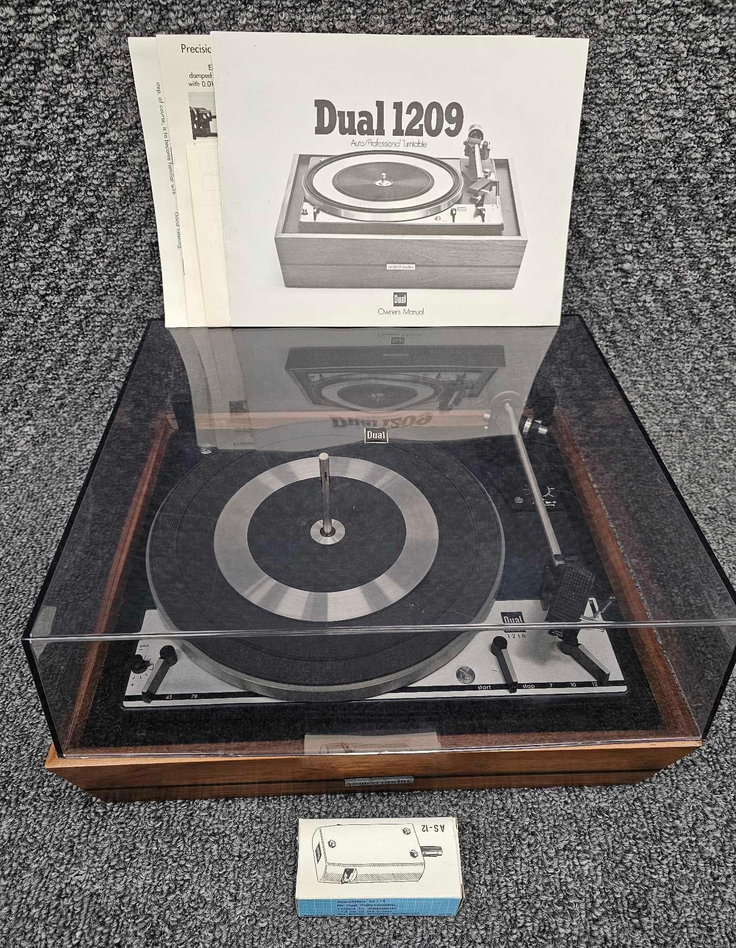 United Auto Dual 1209 professional turntable (1 of 17)