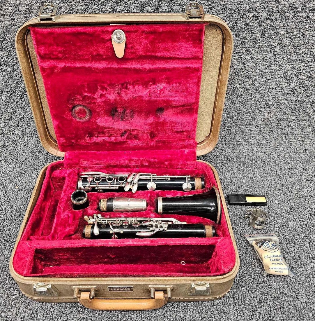 Normandy Resotone clarinet in case (1 of 14)
