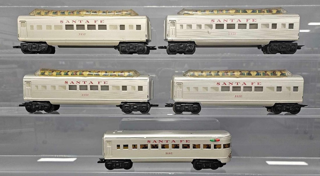 Five Marx O gauge Santa Fe passenger cars (1 of 8)