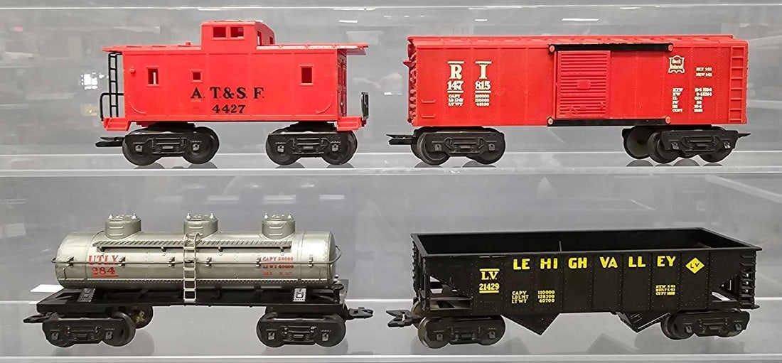 Four Marx O gauge freight cars with type D trucks (1 of 6)