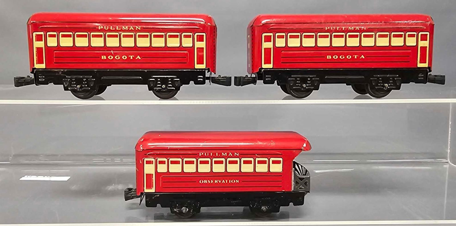 Three Marx O gauge red passenger cars with plastic knuckle couplers (1 of 6)