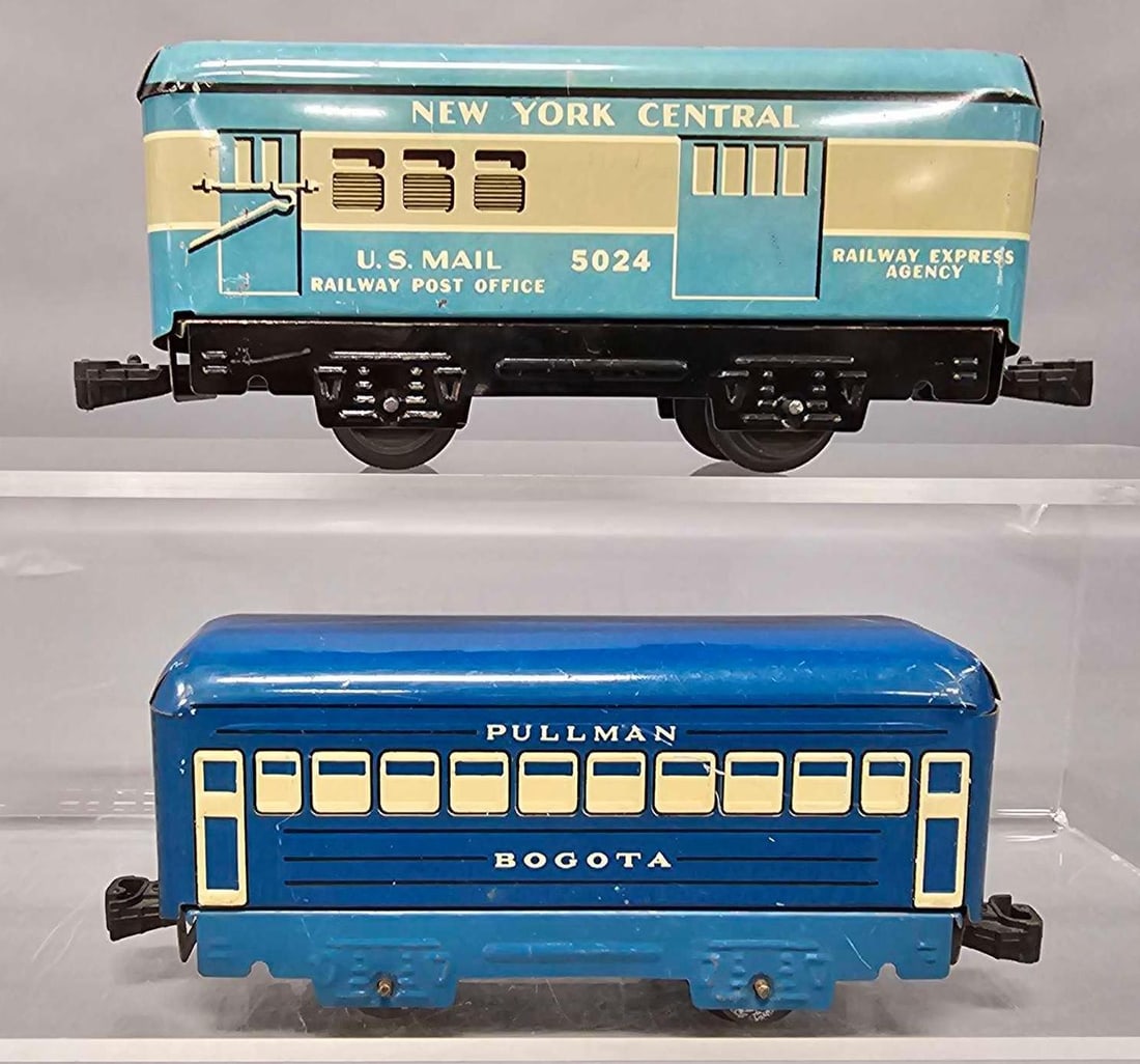 Two nice Marx O gauge blue passenger cars (1 of 7)