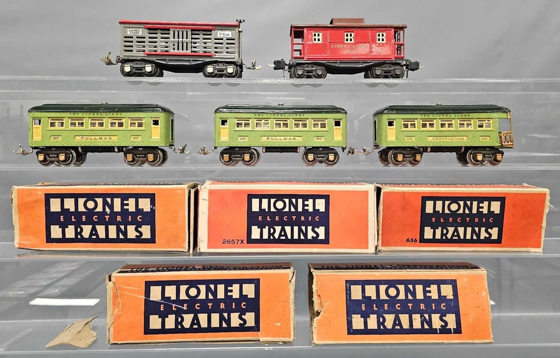 Group of prewar Lionel postwar O rolling stock with worn original boxes (1 of 8)