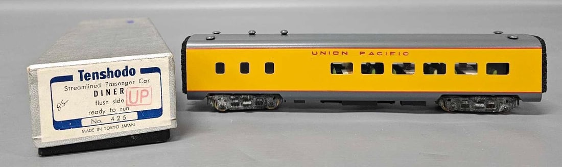 Tenshodo HO brass Union Pacific diner car in original box: Tenshodo HO brass Union Pacific diner car in original box, stock number 425. car shows light run time and is C8 in an excellent original box with original paper and corrugated wraps as seen in the pho