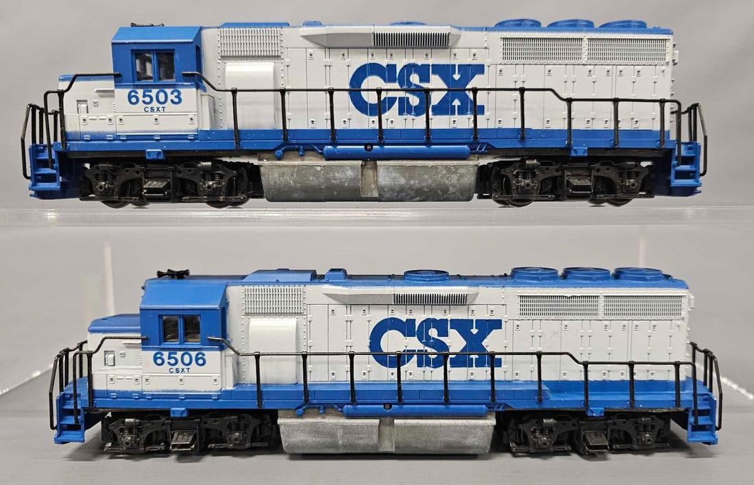 Two Con-Cor HO CSX EMD GP-40 diesel locomotives in original boxes (1 of 13)