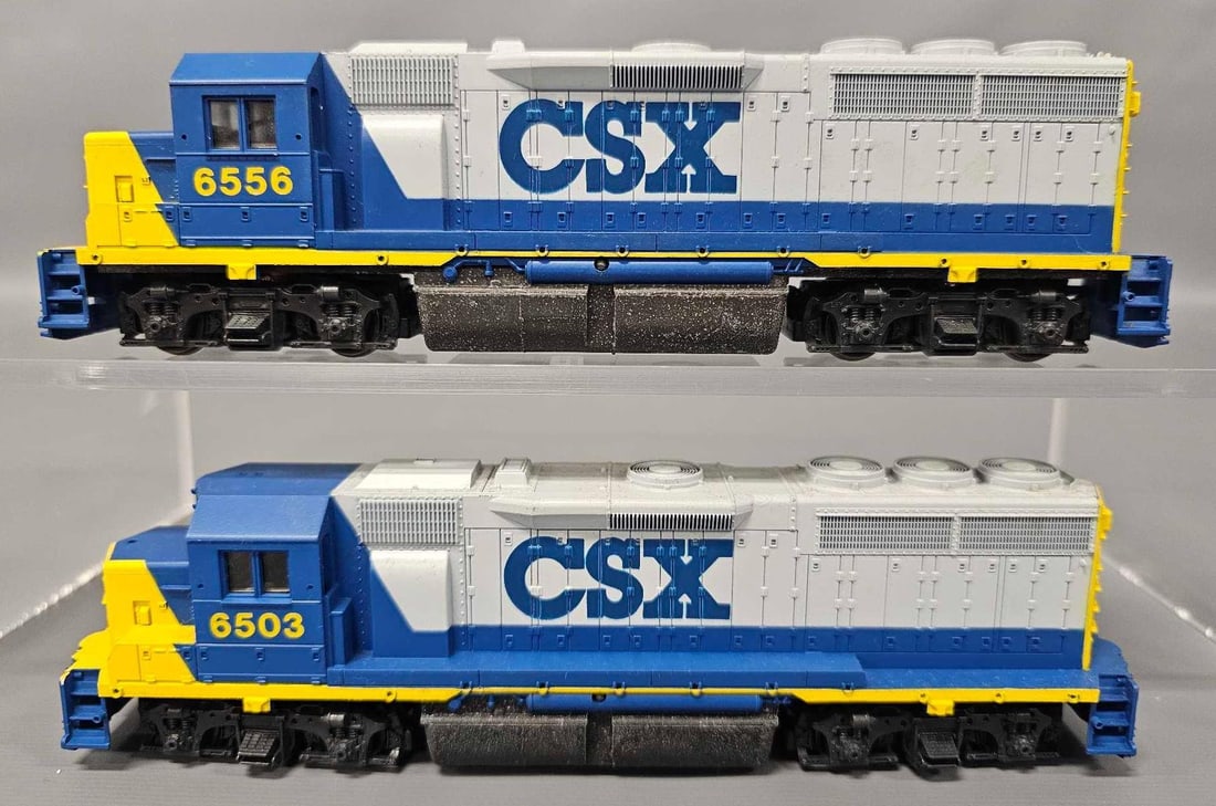 Two Con-Cor HO CSX EMD GP-40 diesel locomotives in original boxes (1 of 12)