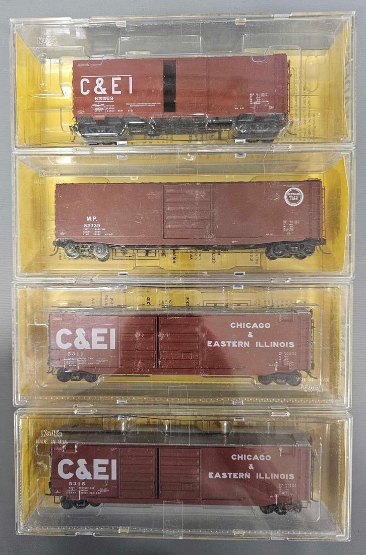 Four Kadee HO scale box cars in original boxes (1 of 10)