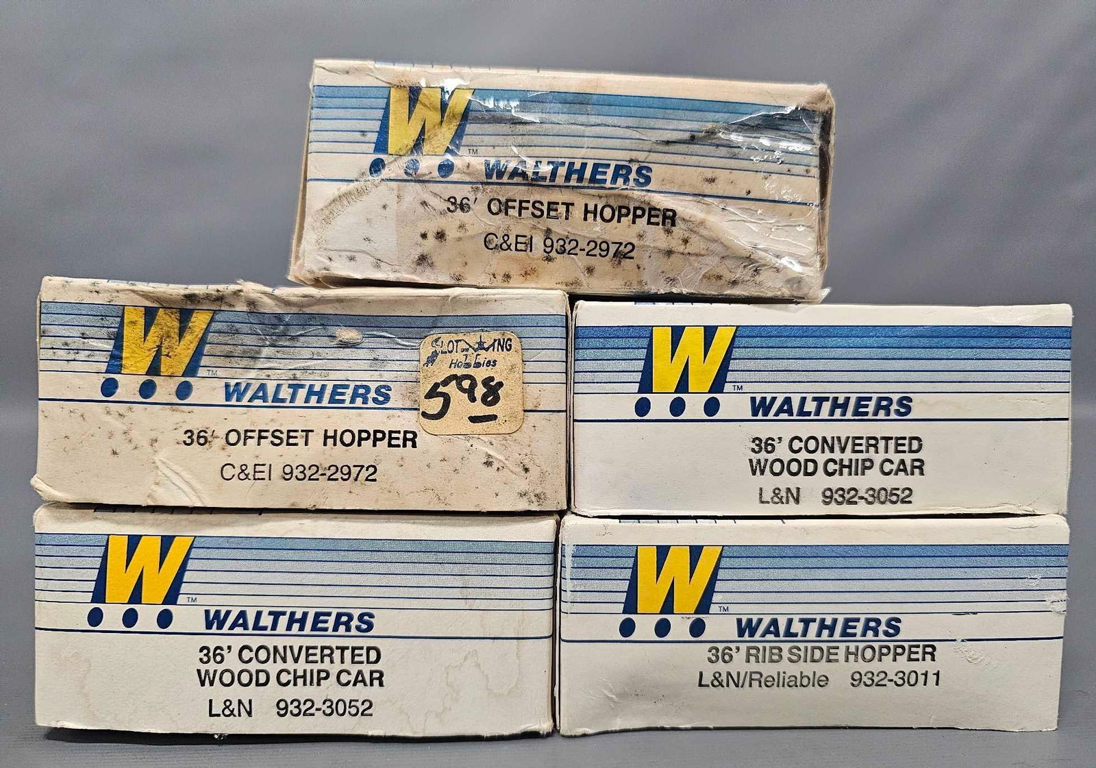 Five Walthers HO scale freight car kits (1 of 6)