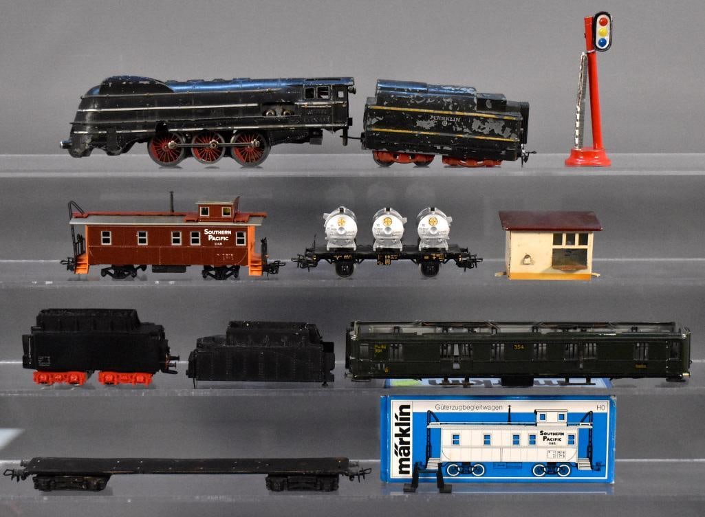 Group of Marklin HO trains for parts or restoration (1 of 9)