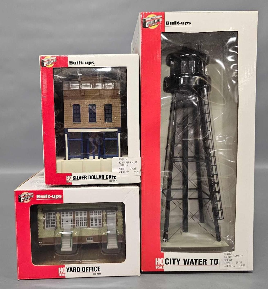 Three Walthers HO built ups in original boxes (1 of 4)