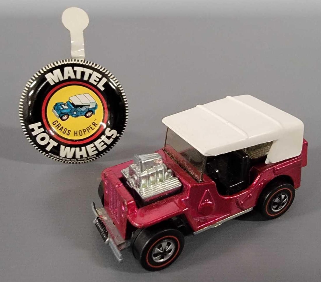 Redline Hot Wheels rose Grass Hopper with button: Redline Hot Wheels rose Grass Hopper with button, excellent condition with original roof and an excellent button.