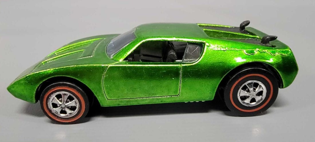 Stunning Redline Hot Wheels light green AMX /2: Stunning Redline Hot Wheels light green AMX /2, gorgeous car with little to no wear, no toning, perfect wheels and a super shiny base, blister pull quality.