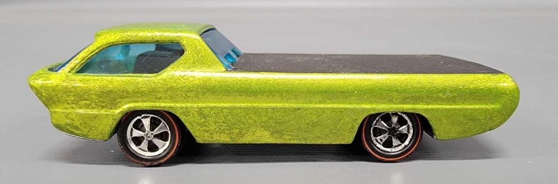 Redline Hot Wheels HK antifreeze Deora: Redline Hot Wheels Hong Kong antifreeze Deora, car is very nice and clean but missing the surf boards, has even toning but little to no wear, a mirror base and nice deep dish wheels.