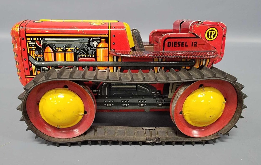 Marx tin lithographed TD18 diesel 12 wind-up dozer: Marx tin lithographed TD18 diesel 12 wind-up dozer, missing the driver and blade, winds up and the motor runs but the wheels do not turn. Sold as-is as seen in the photos with no returns.