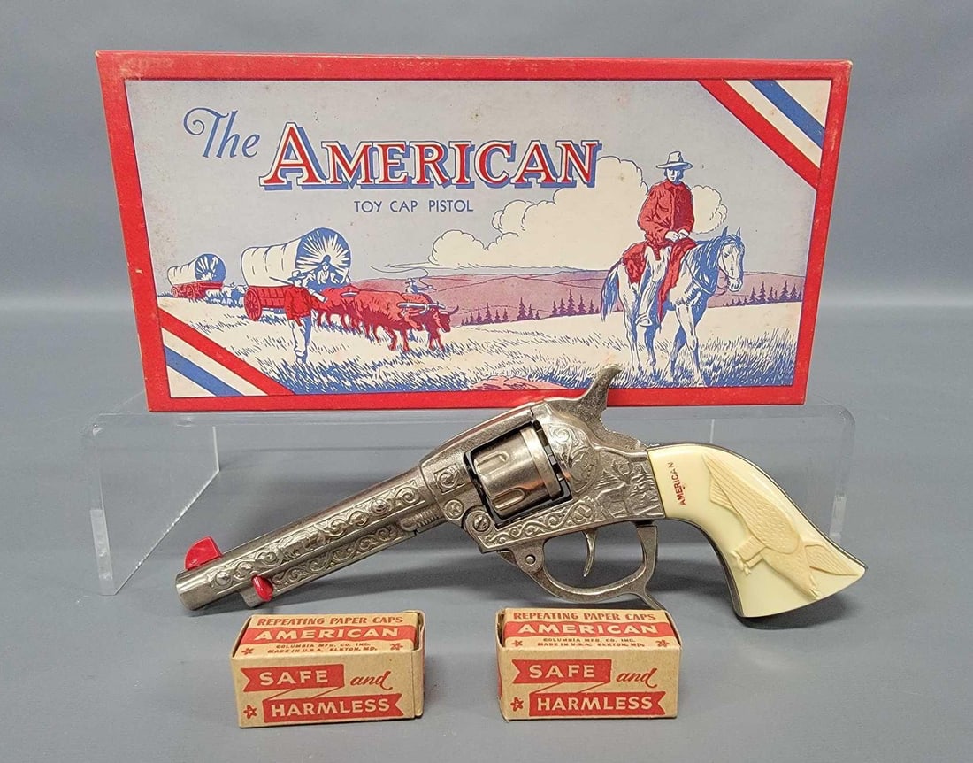 Mint Kilgore American toy cap pistol in original box No 105: Mint Kilgore American toy cap pistol in original box, No 105. A gorgeous unfired cast iron cap gun that works perfectly in an excellent original box with two boxes of American caps.