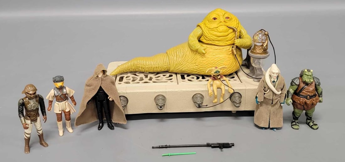 Vintage Kenner Star Wars Jabba the Hutt play set plus extra scene figures: Vintage Kenner Star Wars Jabba the Hutt play set plus extra scene figures to include Salacious Crumb, Leia Boushh with helmet and rifle, Gamorrean Guard missing axe, Bib Fortuna missing staff, Luke Je