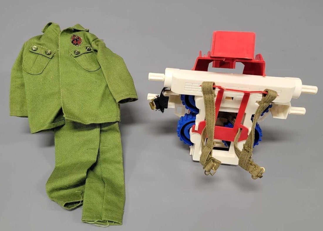 Hasbro GI Joe Adventure Team Escape Car and outfit for black Talking Commander: Hasbro GI Joe Adventure Team Escape Car and outfit for black Talking Commander, all in good to very good condition as seen in the photos. One wheel on the car does not stay on.