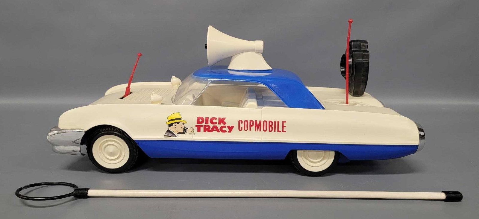 Super condition Ideal Dick Tracy Copmobile complete and working: Super condition Ideal Dick Tracy Copmobile complete and working. The car is in excellent condition and works perfectly with four fresh D batteries. The wand was broken on the far end and it has just b