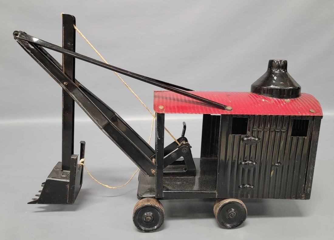 Vintage Steelcraft pressed steel Marion steam shovel: Vintage Steelcraft pressed steel Marion steam shovel in excellent condition with some play wear. The Steelcraft decal is long gone but the Marion decal is very nice. Measures 21 inches long
