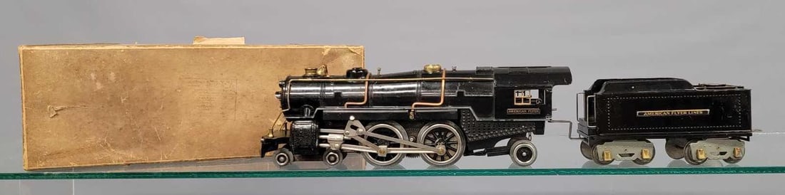 American Flyer wide gauge 4692XR/C steam locomotive with 4671 tender Japanned finish: American Flyer wide gauge 4692XR/C steam locomotive in original box with 4671 tender with Japanned finish. The locomotive has great paint but is missing almost all of the teal stripe on both sides, ha