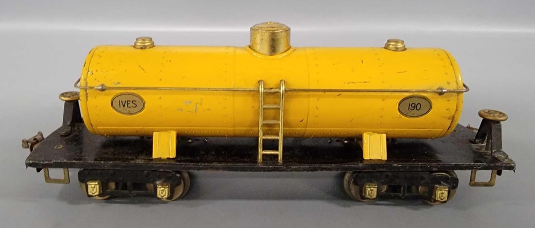 Ives / Lionel standard gauge 190 transitional tank car (1 of 6)