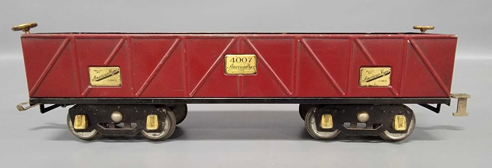 American Flyer wide gauge maroon 4007 sand car: American Flyer wide gauge maroon 4007 sand car, C6 but very clean for the most part.