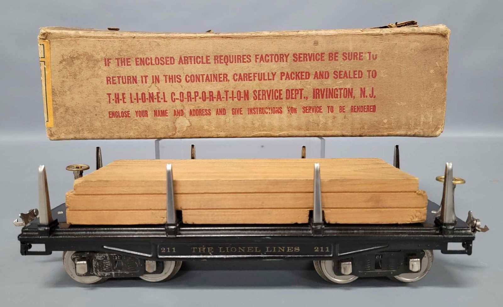 Lionel prewar standard gauge 211 flat car with lumber load in original box (1 of 6)
