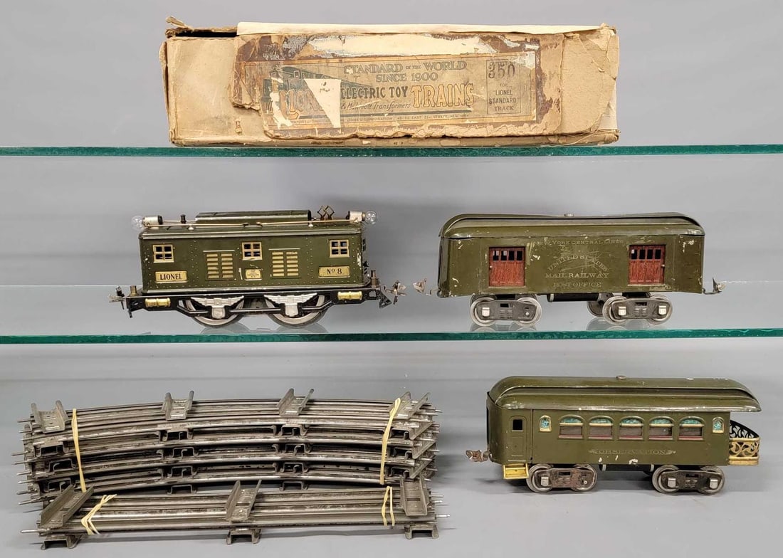 Boxed Lionel prewar standard gauge 350 electric passenger set (1 of 12)