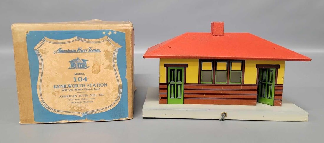 American Flyer prewar 104 Kenilworth station in original box (1 of 8)