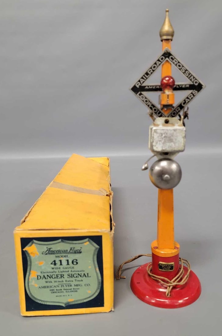 American Flyer prewar 4116 electrically lighted automatic danger signal in original box (1 of 10)