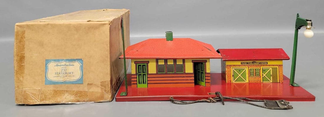 American Flyer prewar 237 station set with electric light (1 of 9)