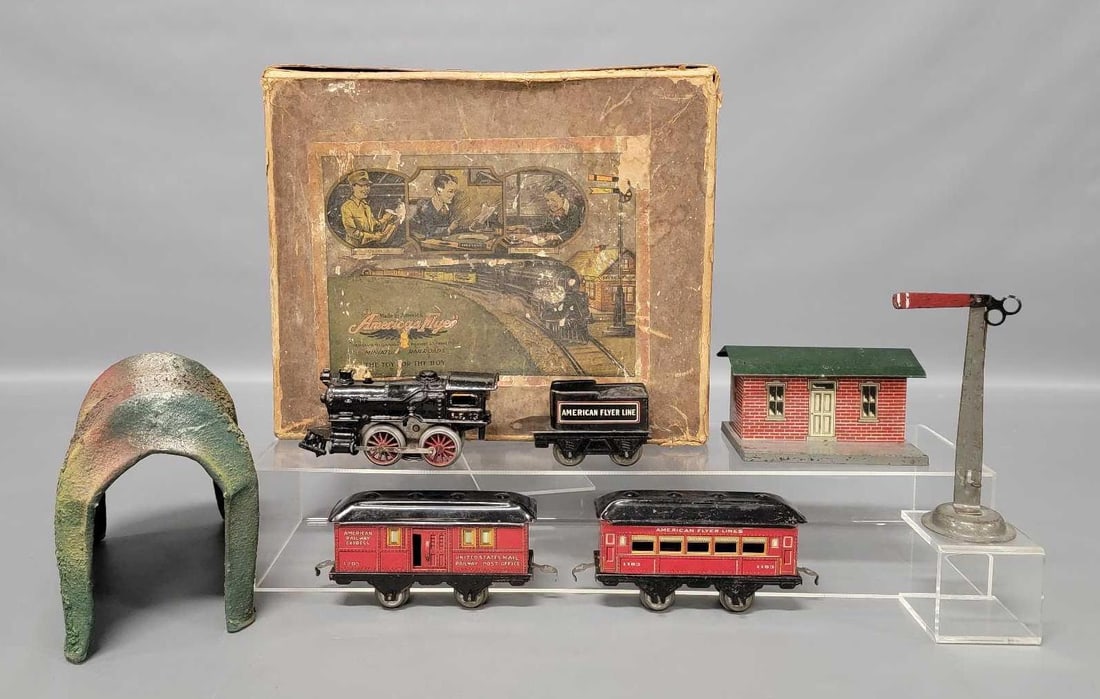 Boxed American Flyer O gauge 19 steam passenger set with accessories (1 of 18)