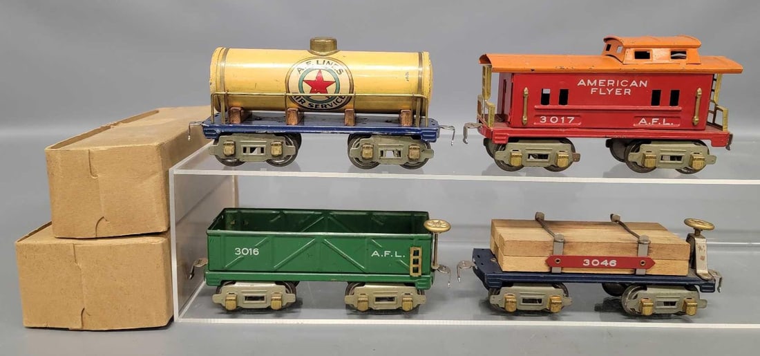 Four American Flyer prewar O freight cars with two original boxes (1 of 14)