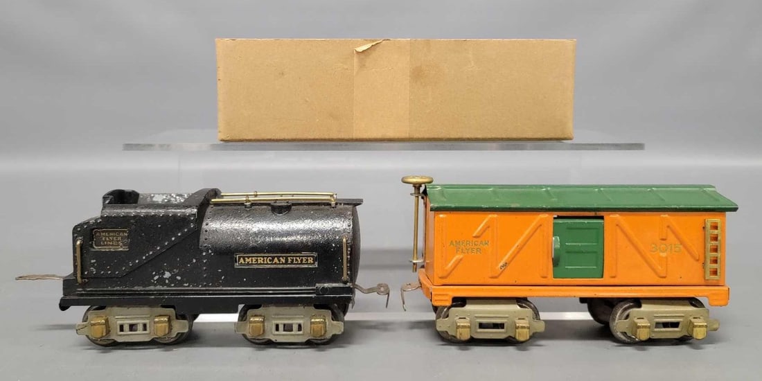 Two American Flyer prewar O freight with one original box (1 of 6)