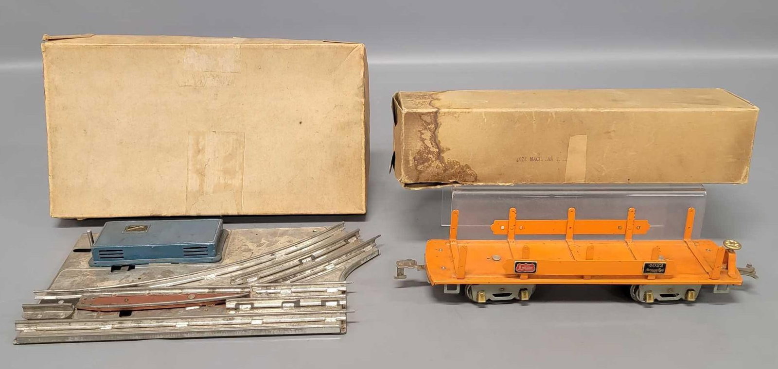 American Flyer wide gauge 4022 machinery car with 4065 manual track switches in original boxes: American Flyer wide gauge 4022 machinery car with 8 million plates, C6- and 4065 manual track switches, C6 in fair to good original boxes.
