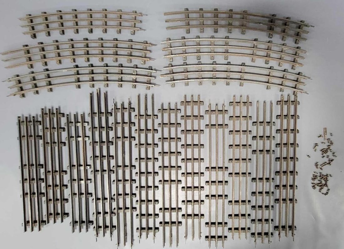 Group of Lionel prewar T Rail track with nuts and bolts (1 of 10)