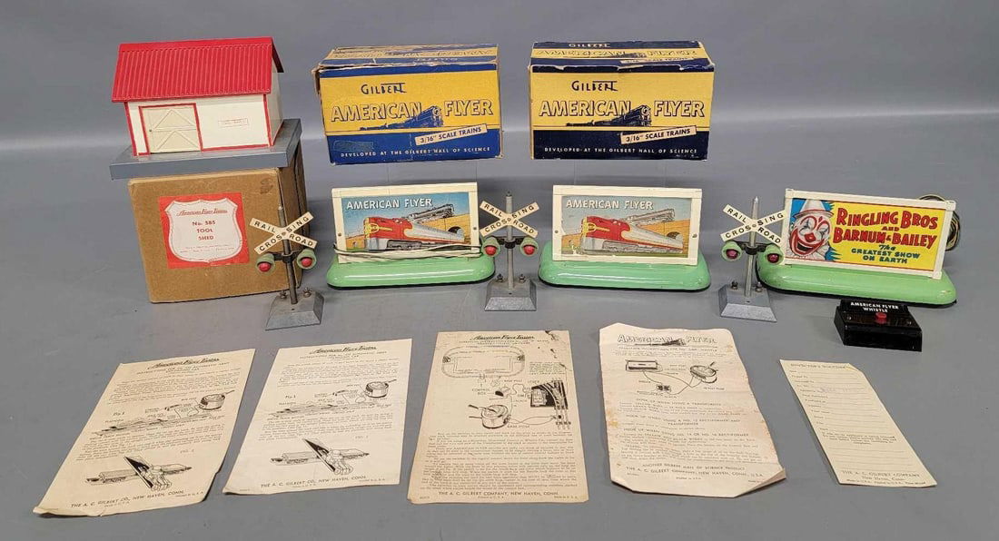 Group of American Flyer postwar S accessories in original boxes (1 of 18)