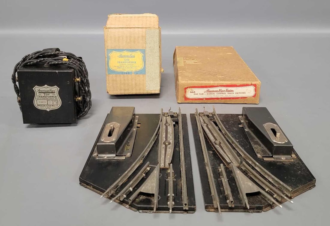 American Flyer Prewar narrow gauge O 665 manual switches plus 1250 transformer in original boxes (1 of 11)