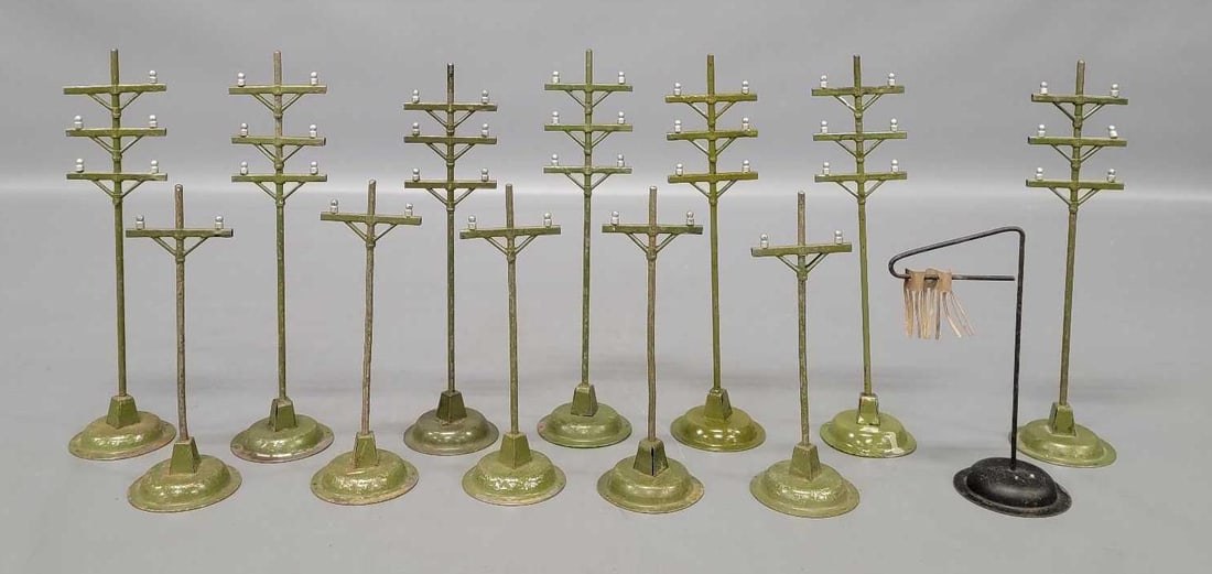 American Flyer and Marx Prewar accessories (1 of 4)