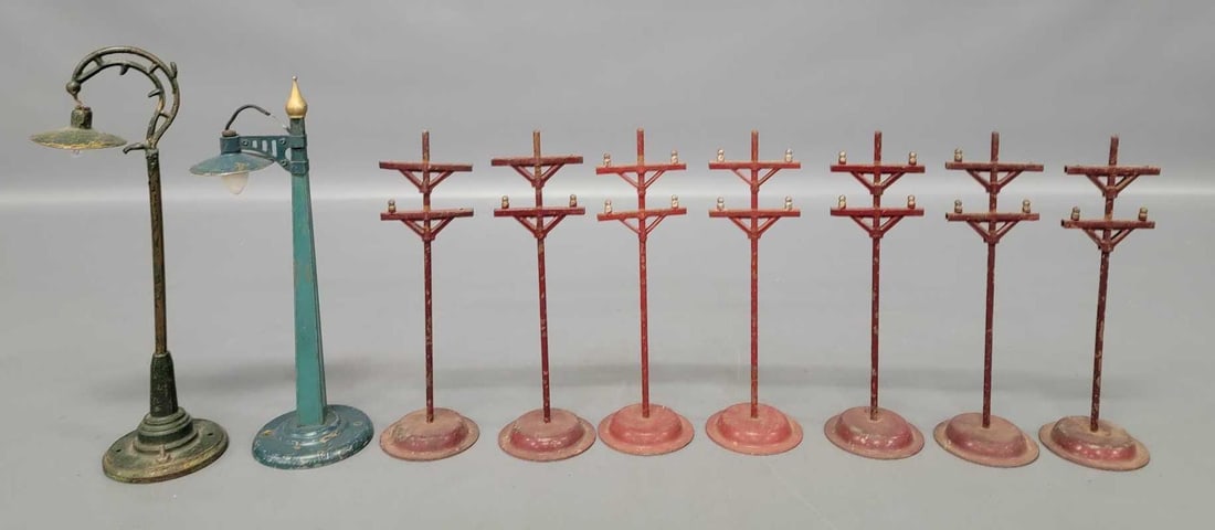 Group of American Flyer Prewar accessories (1 of 4)