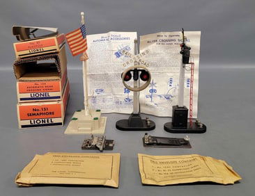 Three Postwar Lionel accessories in original boxes 89 151 154