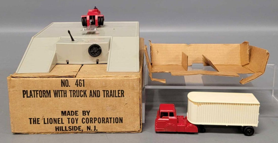 Postwar Lionel 461 Platform with Truck and Trailer accessory in original box (1 of 11)