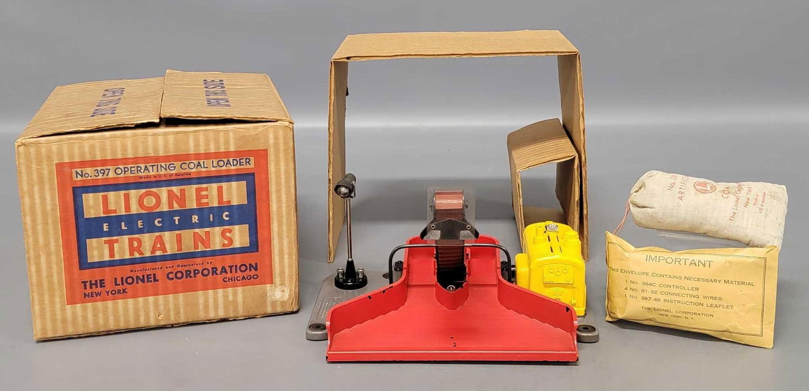 Postwar Lionel YELLOW GENERATOR 397 Operating Coal Loader accessory in original box (1 of 9)