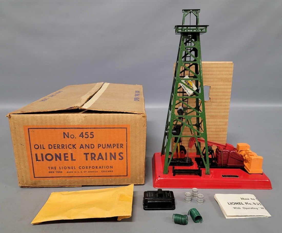 Postwar Lionel 455 Oil Derrick and Pumper accessory in original box (1 of 16)