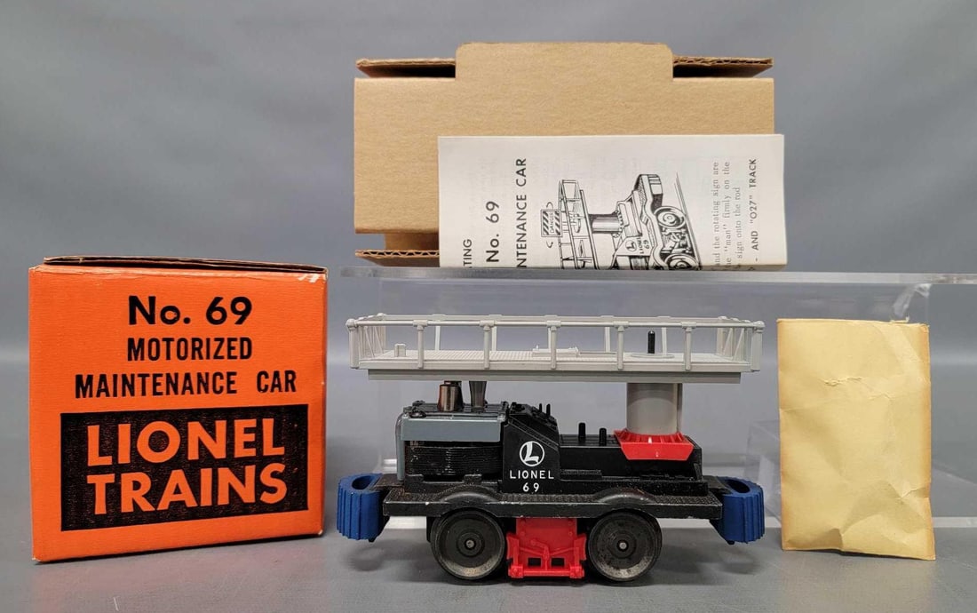 Unrun Postwar Lionel 69 Motorized Maintenance Car in original box (1 of 15)