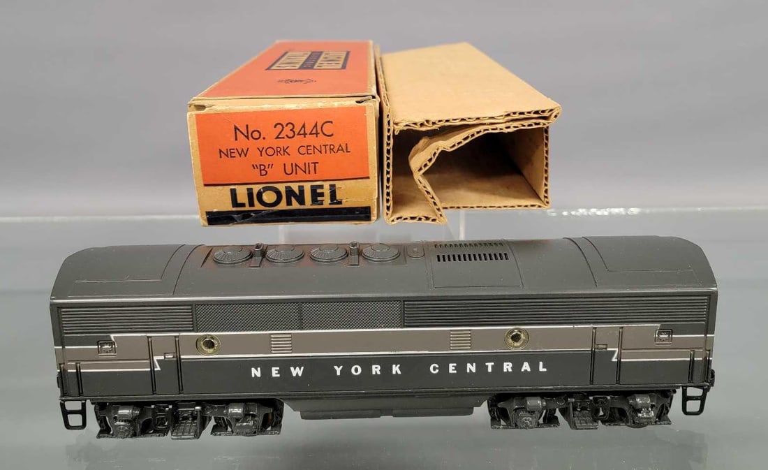 Postwar Lionel 2344C New York Central F3 diesel locomotive B unit in original box (1 of 14)