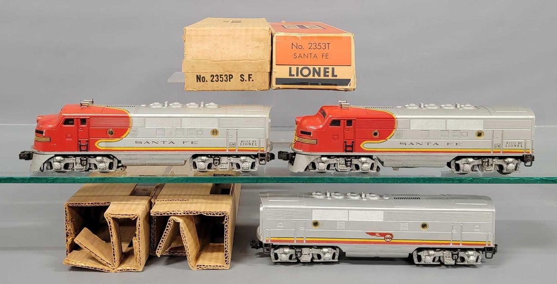 Postwar Lionel 2353 Santa Fe F3 ABA diesel locomotive set with two original boxes (1 of 15)