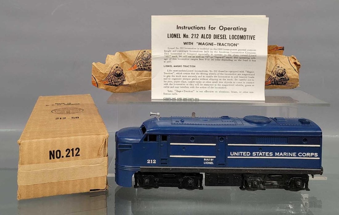 Postwar Lionel 212 US Marine Corps Alco FA diesel locomotive in original box (1 of 15)