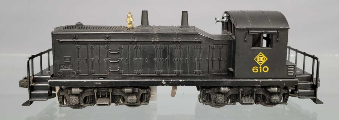 Scarce Postwar Lionel RED SHELL 610 Erie NW-2 diesel switcher (1 of 6)