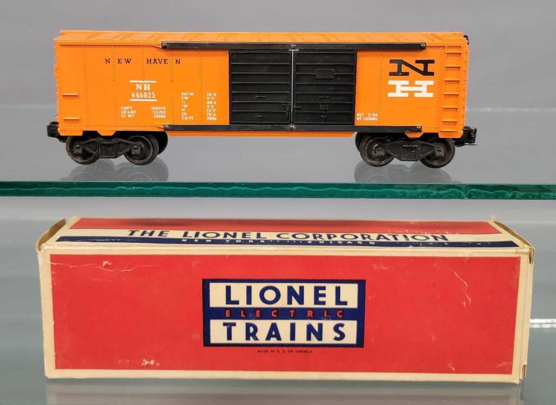 Unrun Lionel postwar6468-25 New Haven double-door box car in original box (1 of 6)
